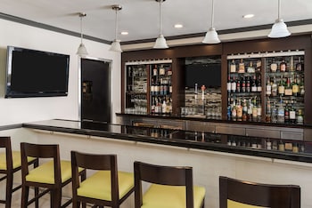 hilton garden inn westbury