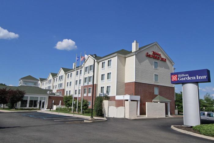 hilton garden inn westbury
