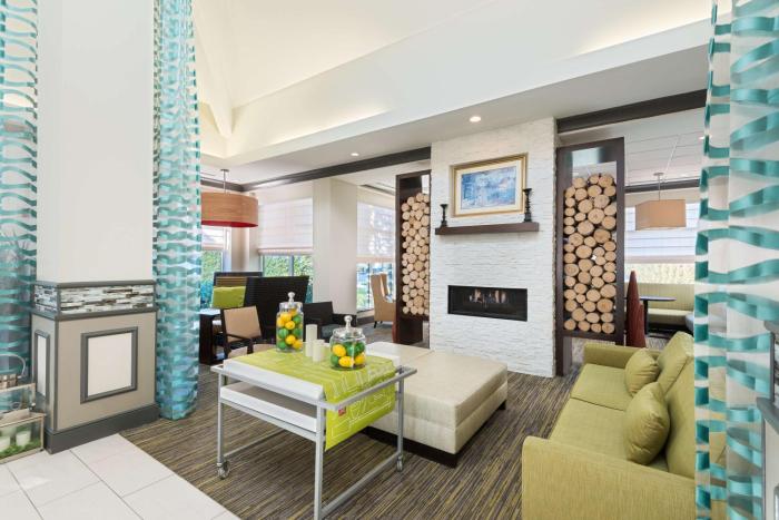 hilton garden inn westbury