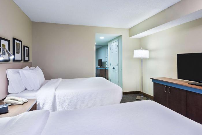 hilton garden inn westbury