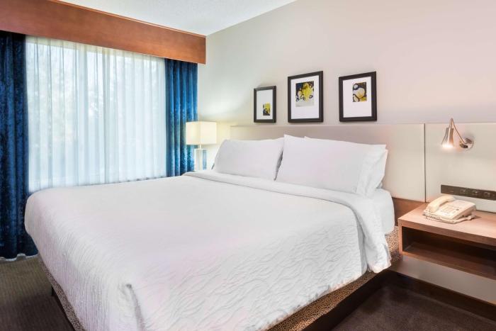 hilton garden inn westbury