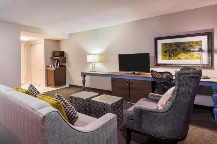 hilton garden inn westbury