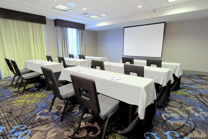 hilton garden inn westbury