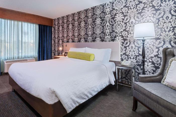 hilton garden inn westbury