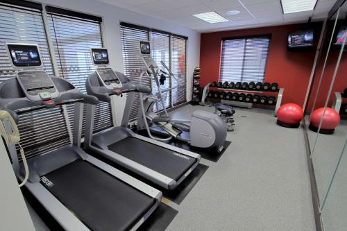 hilton garden inn westbury