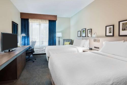 hilton garden inn westbury
