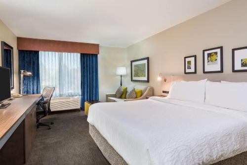 hilton garden inn westbury