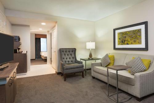 hilton garden inn westbury