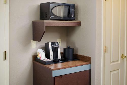 hilton garden inn westbury