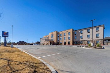 comfort inn and suites harrah