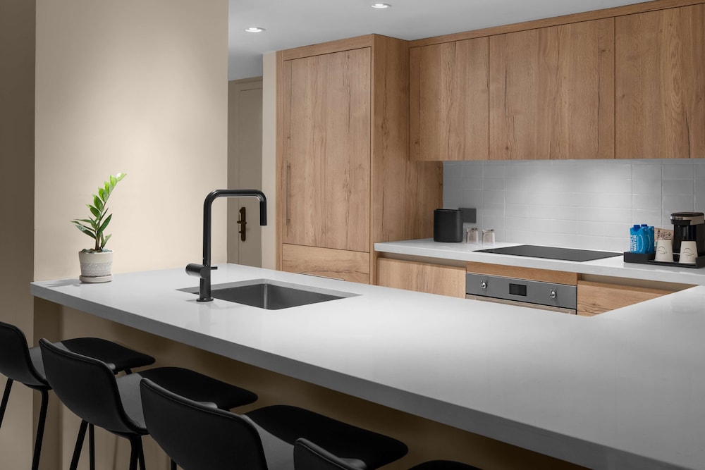 rok hotel kingston tapestry collection by hilton