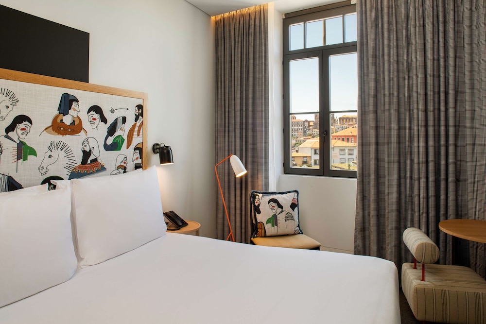 se catedral hotel porto tapestry collection by hilton