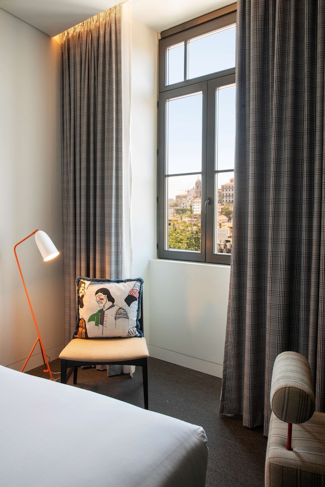 se catedral hotel porto tapestry collection by hilton