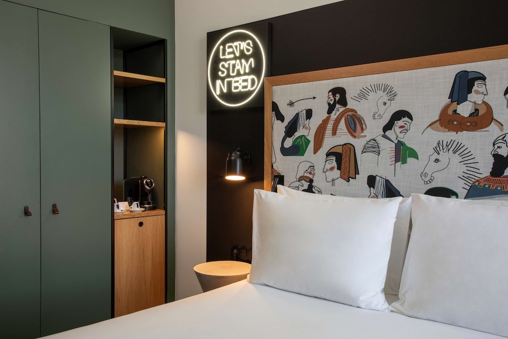 se catedral hotel porto tapestry collection by hilton