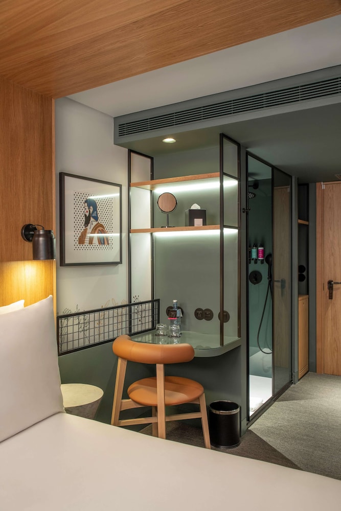 se catedral hotel porto tapestry collection by hilton