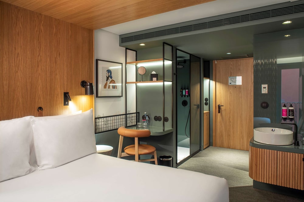 se catedral hotel porto tapestry collection by hilton