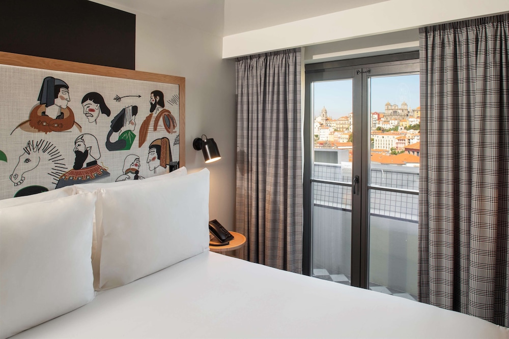 se catedral hotel porto tapestry collection by hilton