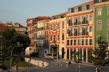se catedral hotel porto tapestry collection by hilton