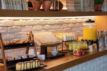 se catedral hotel porto tapestry collection by hilton
