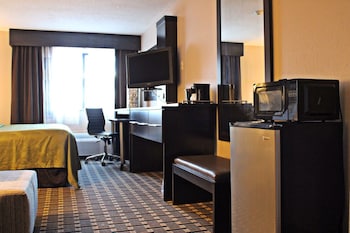 quality inn and suites detroit metro airport