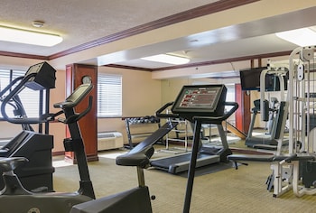 quality inn and suites detroit metro airport