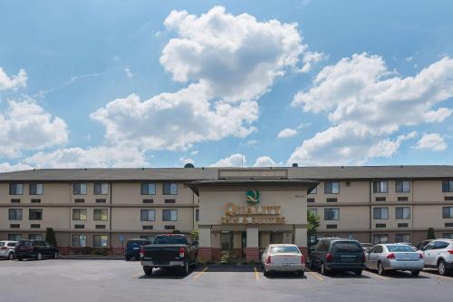 Quality Inn & Suites Detroit Metro Airport,Near The Airport,3 star