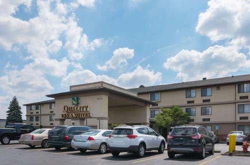 Quality Inn & Suites Detroit Metro Airport,Near The Airport,3 star