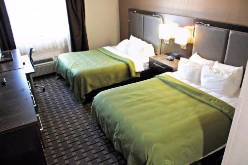 Quality Inn & Suites Detroit Metro Airport,Near The Airport,3 star