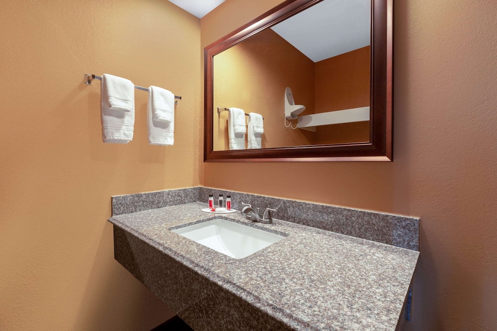 rosewood inn and suites