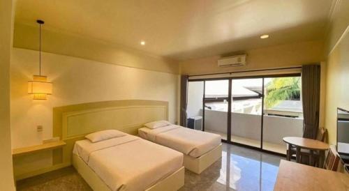 golden land hotel