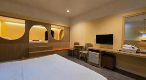 golden land hotel