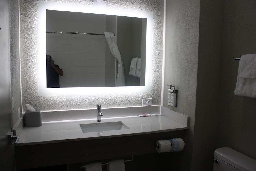 holiday inn express hotel and suites shamrock north by ihg