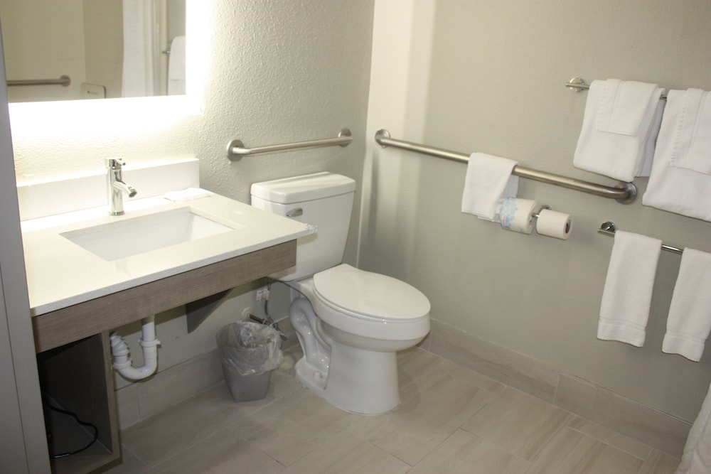 holiday inn express hotel and suites shamrock north by ihg