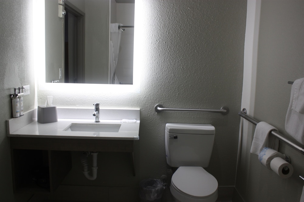 holiday inn express hotel and suites shamrock north by ihg