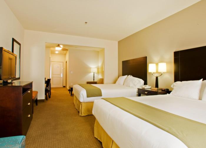 holiday inn express hotel and suites shamrock north by ihg