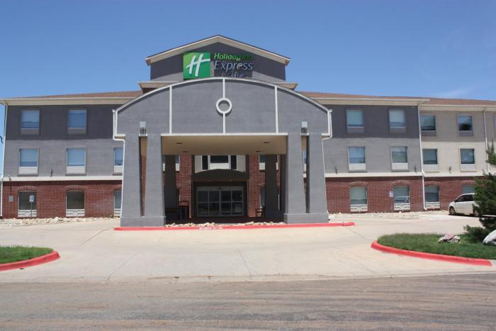 holiday inn express hotel and suites shamrock north by ihg