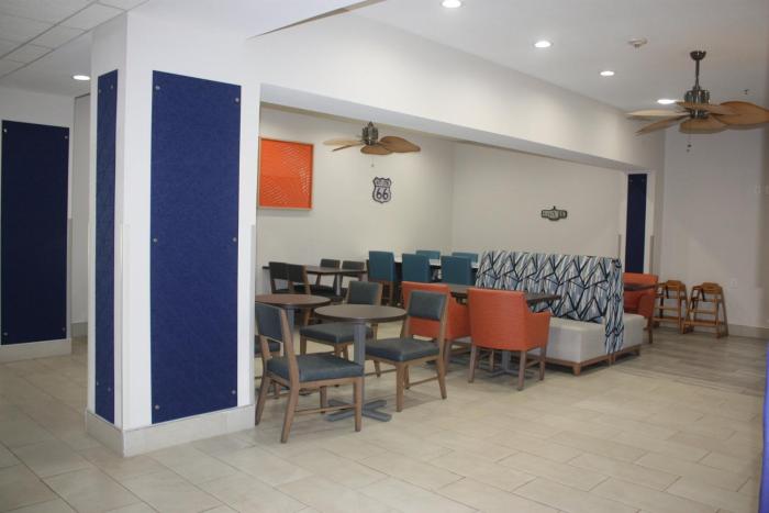 holiday inn express hotel and suites shamrock north by ihg