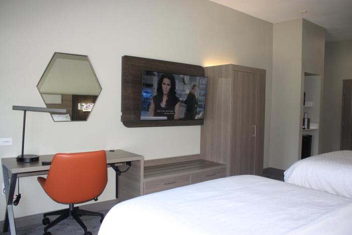 holiday inn express hotel and suites shamrock north by ihg