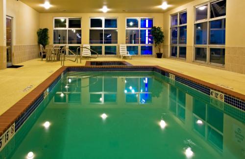 holiday inn express hotel and suites shamrock north by ihg