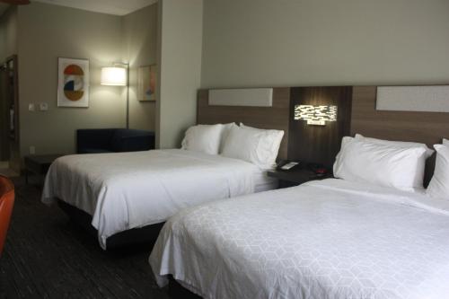 holiday inn express hotel and suites shamrock north by ihg