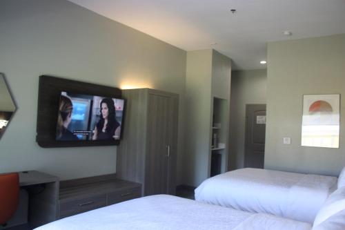 holiday inn express hotel and suites shamrock north by ihg