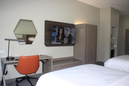 holiday inn express hotel and suites shamrock north by ihg