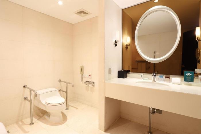 holiday inn shanghai pudong nanpu by ihg