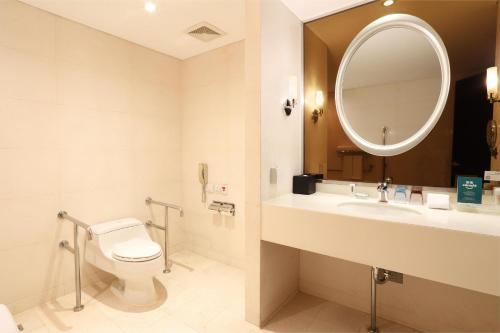 holiday inn shanghai pudong nanpu by ihg