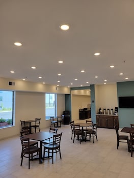 sleep inn and suites coliseum area