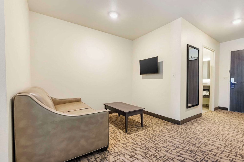 comfort inn and suites