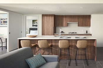 level hotels and furnished suites south lake union