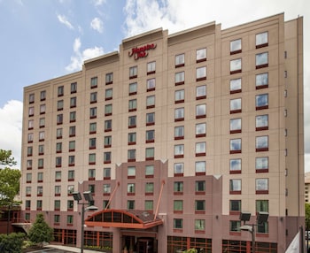 hampton inn new york laguardia airport