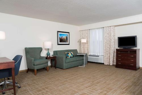 hampton inn east lansing