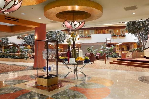 embassy suites by hilton e peoria riverfront conf center